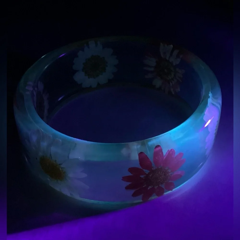 Lucite Bangle Flower Bracelet - Picture 7 of 8